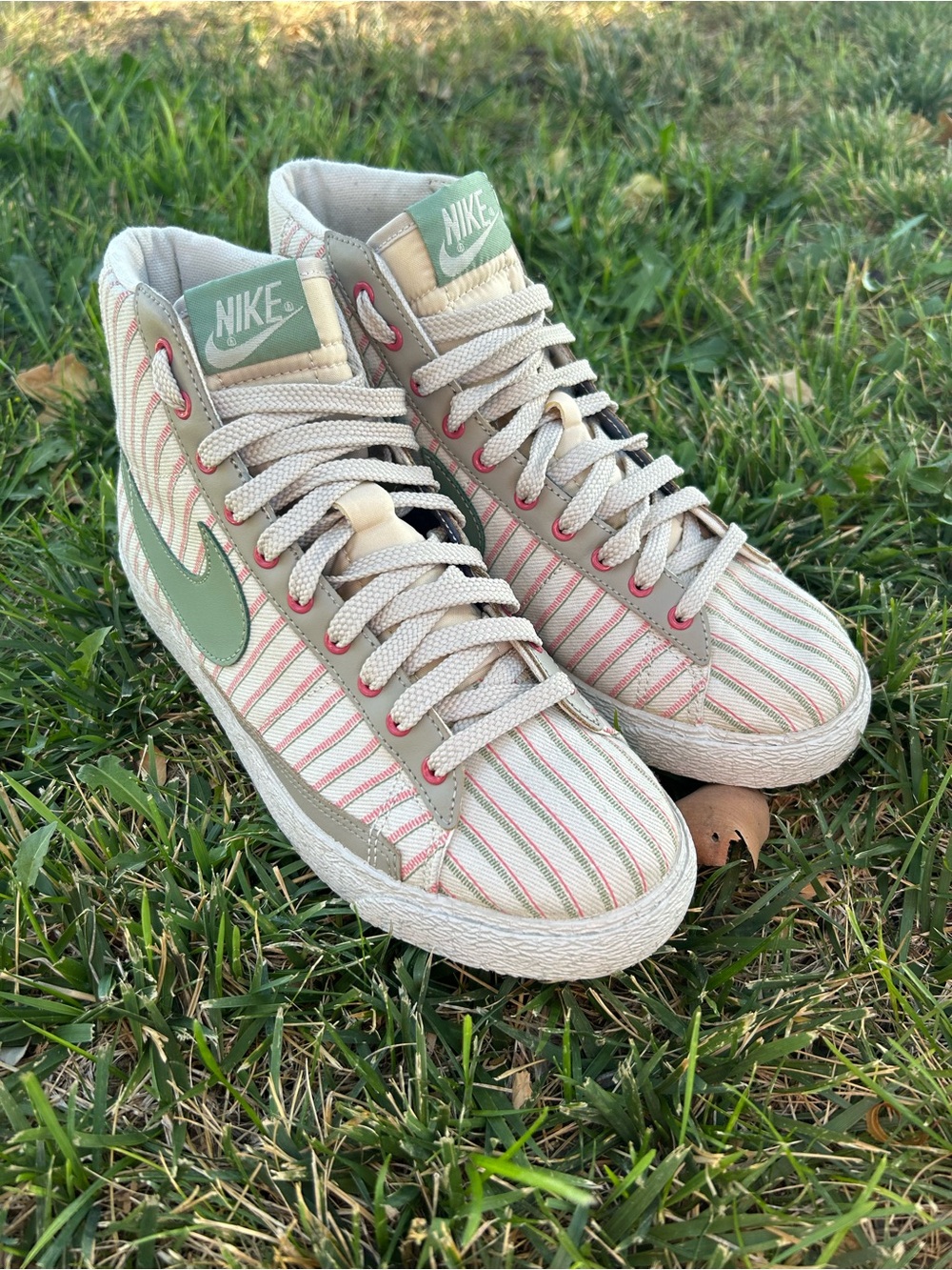 EUC RARE Women’s vintage Nike Blazer Mid Pinstripes Shoes